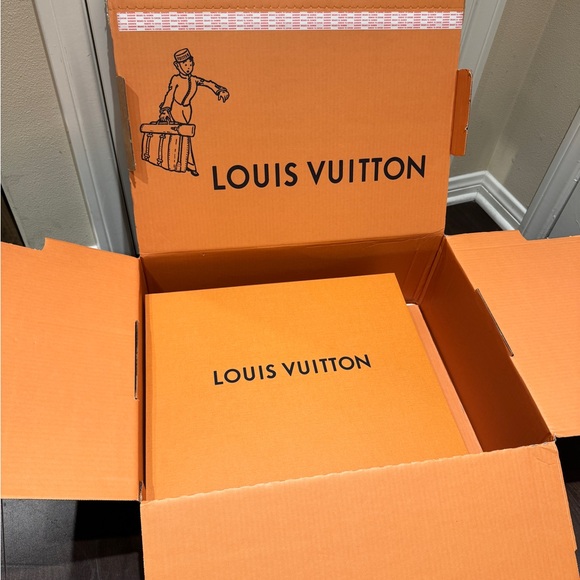 New Authentic Louis Vuitton Capucines GM Leather Black+Pink Handbag - Picture 15 of 17